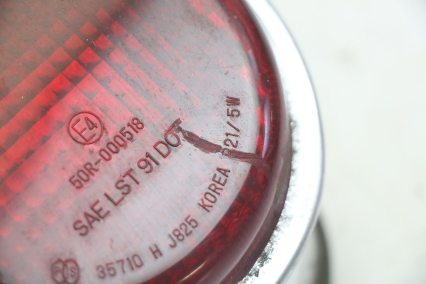 photo de LUZ TRASERA HYOSUNG GV AQUILA 125 (2000 - 2009) - Primer plano técnico