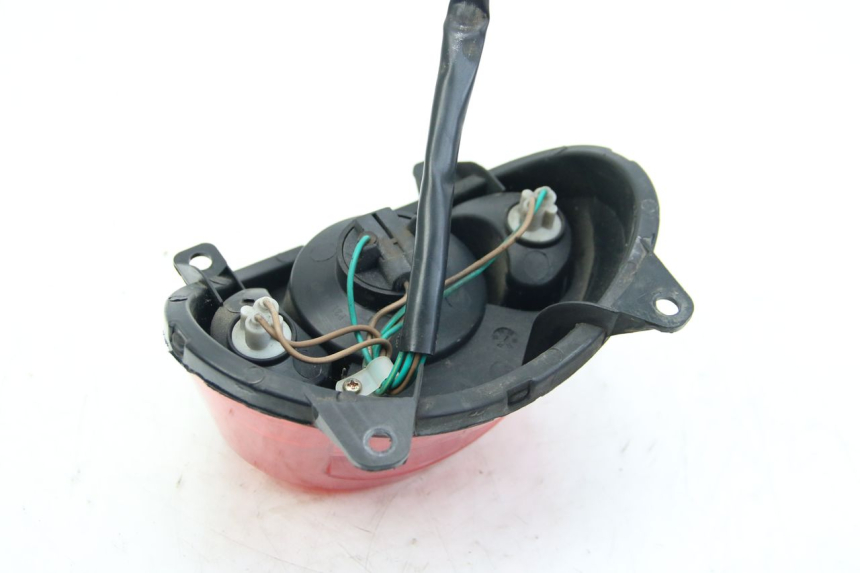 photo de LUZ TRASERA ECCITY ARTELEC 670 1 (2013 - 2017) - Detalles de los puntos de fijación