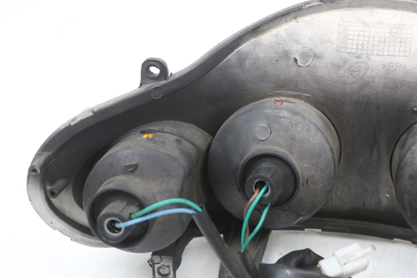 photo de FARO TRASERO JONWAY AZTRAL 125 (2008 - 2017) - Detalles de los puntos de fijación