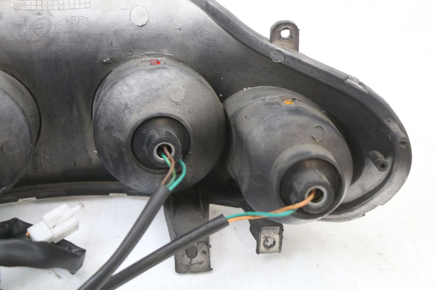 photo de FARO TRASERO JONWAY AZTRAL 125 (2008 - 2017) - Estado de la superficie y material