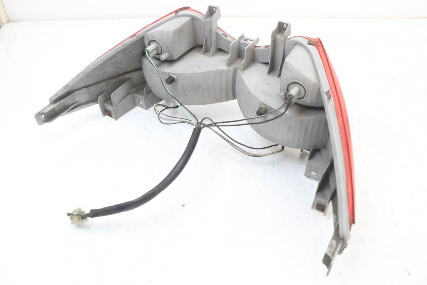 photo de LUZ TRASERA SUZUKI BURGMAN 125 (2007 - 2014) - Detalles de los puntos de fijación