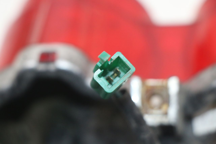 photo de LUZ TRASERA YAMAHA BW'S BWS 125 (2010 - 2013) - Zoom sobre los componentes