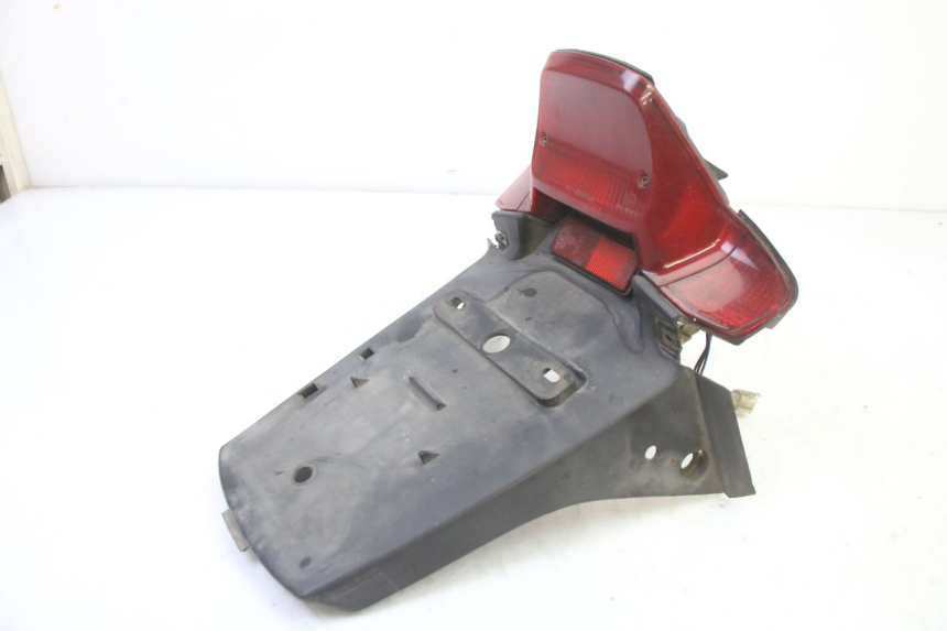 photo de LUZ TRASERA YAMAHA BW'S 100 (1999 - 2002) - Primer plano técnico