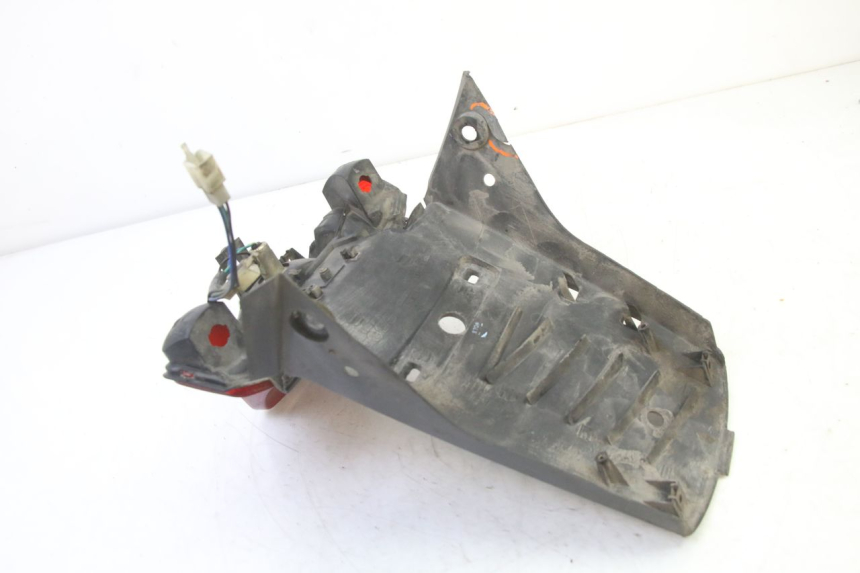 photo de LUZ TRASERA YAMAHA BW'S 100 (1999 - 2002) - Estado de la superficie y material