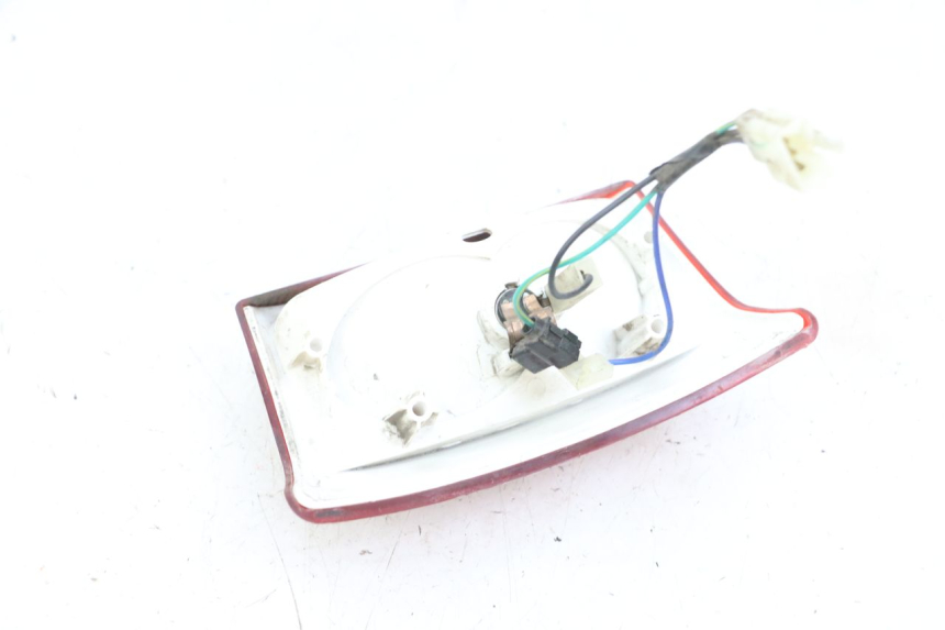 photo de LUZ TRASERA YAMAHA BW'S EASY 50 (2013 - 2016) - Detalles de los puntos de fijación