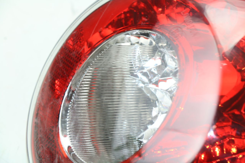 photo de LUZ TRASERA S-RIDER CAPRI 2T 50 (2010 - 2017) - Detalles de los puntos de fijación