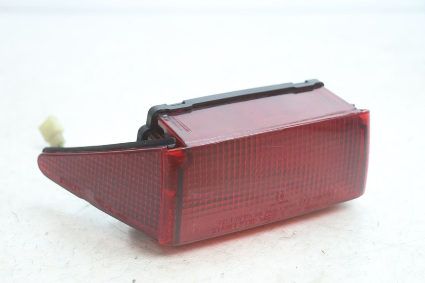 photo de LUZ TRASERA HONDA CB TWO FIFTY 250 (1991 - 2002) - Primer plano técnico