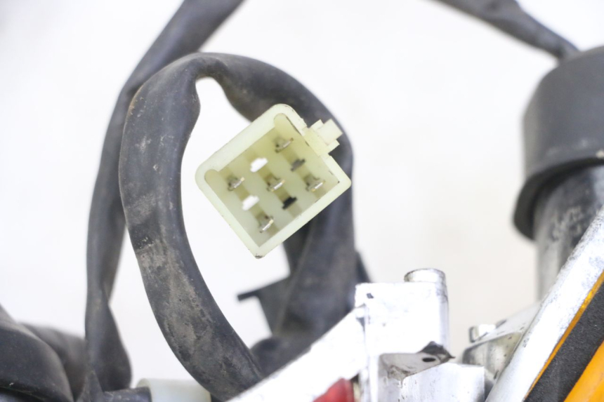 photo de LUZ TRASERA HONDA CBF 500 (2004 - 2007) - Detalles de los puntos de fijación