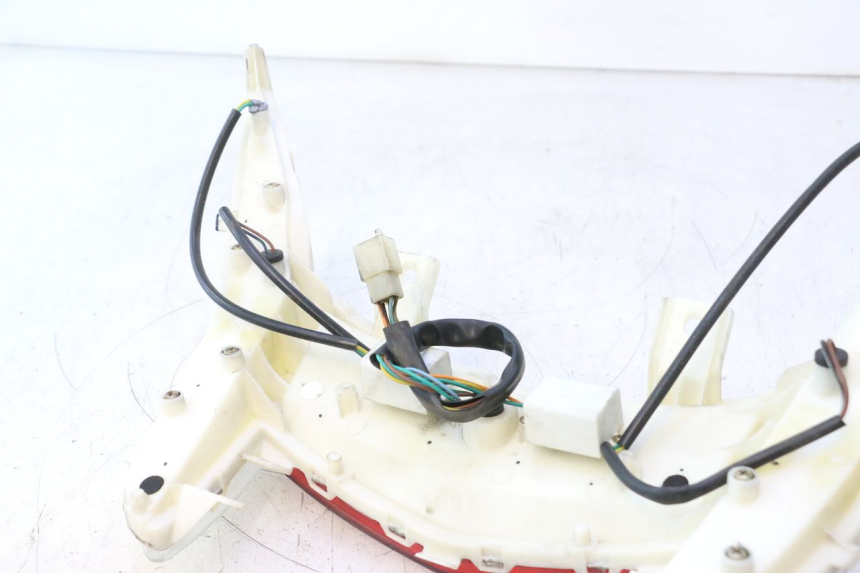 photo de LUZ TRASERA PEUGEOT CITYSTAR 2T 50 (2018 - 2021) - Inspección visual detallada