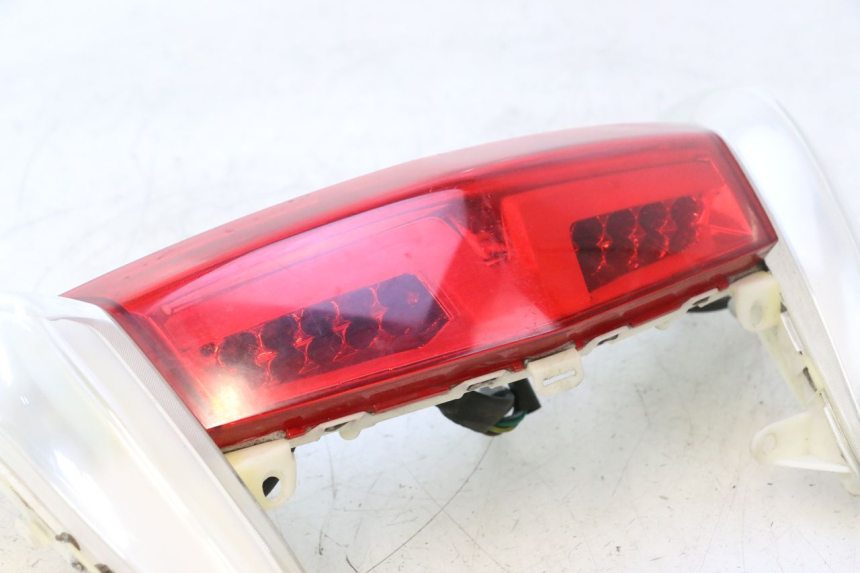 photo de LUZ TRASERA PEUGEOT CITYSTAR 2T 50 (2018 - 2021) - Detalles de los puntos de fijación