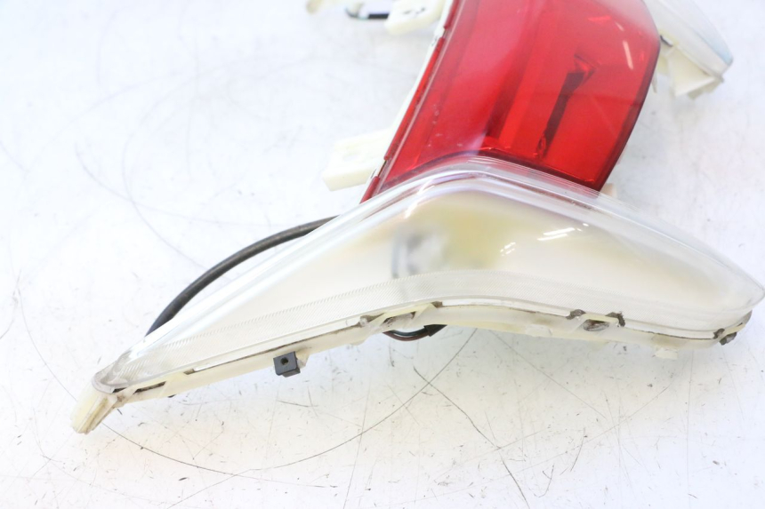 photo de LUZ TRASERA PEUGEOT CITYSTAR 2T 50 (2018 - 2021) - Estado de la superficie y material