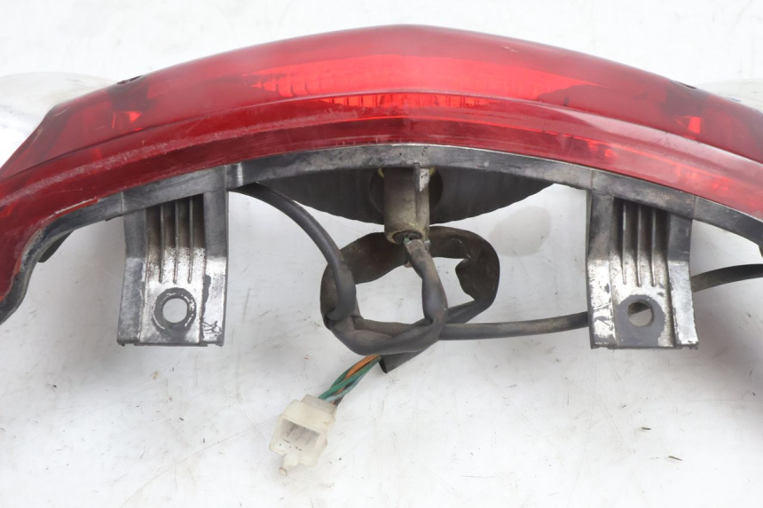 photo de LUZ TRASERA PEUGEOT CITYSTAR 125 (2011 - 2017) - Detalles de los puntos de fijación