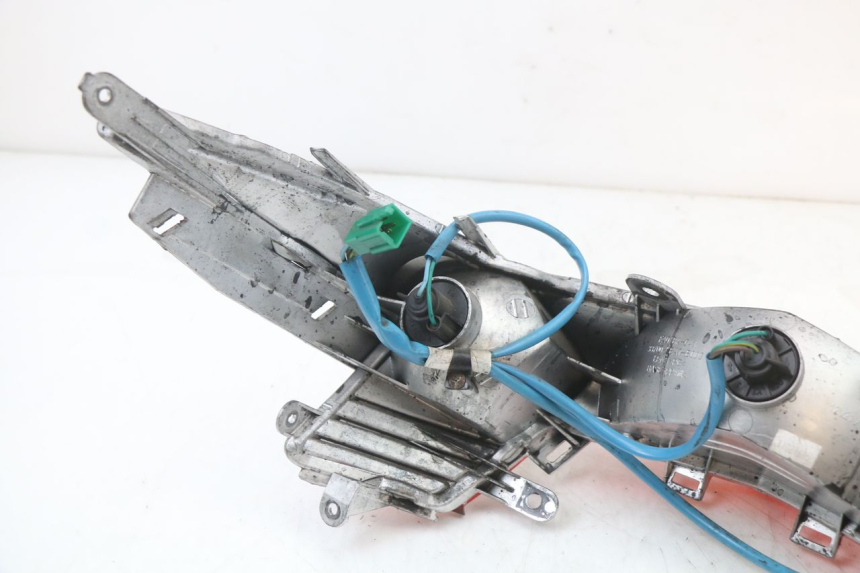 photo de LUZ TRASERA KYMCO DINK STREET ABS 125 (2011 - 2018) - Estado de la superficie y material