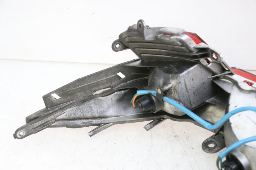 photo de LUZ TRASERA KYMCO DINK STREET 125 (2009 - 2014) - Detalles de los puntos de fijación