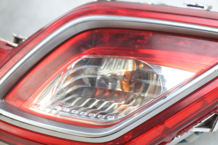 photo de LUZ TRASERA KYMCO DOWNTOWN ABS 125 (2015 - 2017) - Primer plano técnico