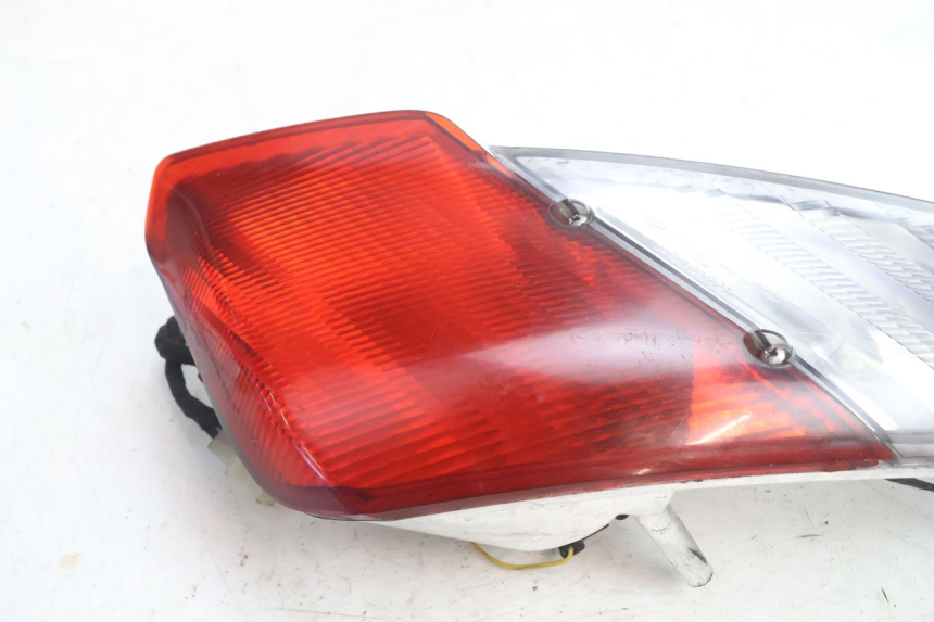 photo de LUZ TRASERA DERECHA APRILIA ATLANTIC S 125 (2010 - 2013) - Detalle de la pieza