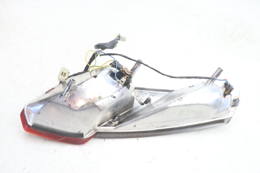 photo de LUZ TRASERA DERECHA APRILIA ATLANTIC S 125 (2010 - 2013) - Primer plano técnico