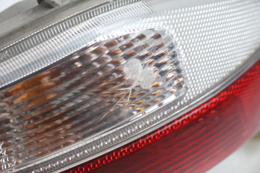 photo de LUZ TRASERA DERECHA SUZUKI BURGMAN EXECUTIVE ABS 650 (2006 - 2012) - Zoom estado de uso