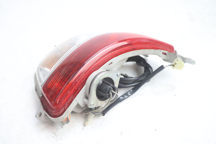 photo de LUZ TRASERA DERECHA SUZUKI BURGMAN EXECUTIVE ABS 650 (2006 - 2012) - Otra perspectiva