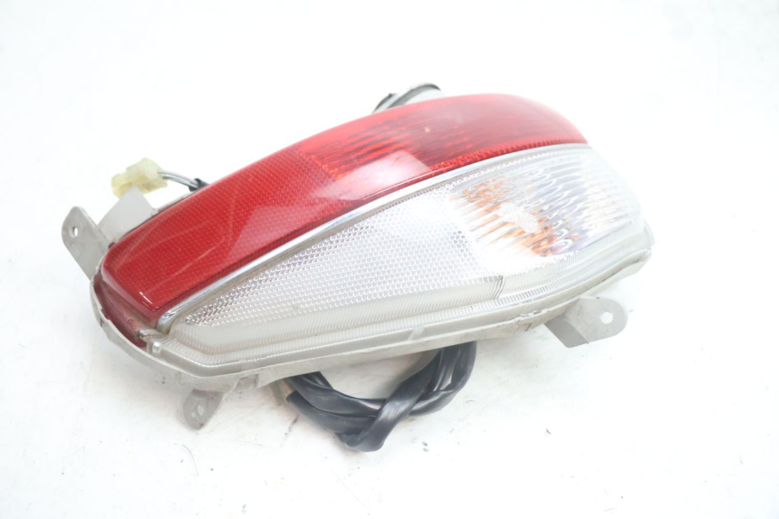 photo de LUZ TRASERA DERECHA SUZUKI BURGMAN EXECUTIVE ABS 650 (2006 - 2012) - Primer plano técnico