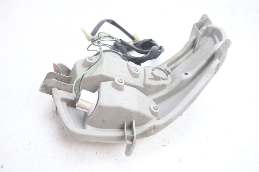 photo de LUZ TRASERA DERECHA SUZUKI BURGMAN EXECUTIVE ABS 650 (2006 - 2012) - Estado de la superficie y material