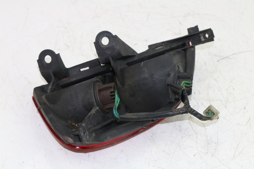 photo de LUZ TRASERA DERECHA HONDA FES PANTHEON 125 (1998 - 2002) - Primer plano técnico