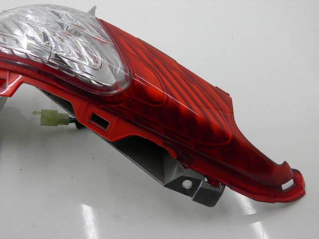 photo de LUZ TRASERA DERECHA HONDA FES S-WING SWING 125 (2007 - 2015) - Zoom estado de uso