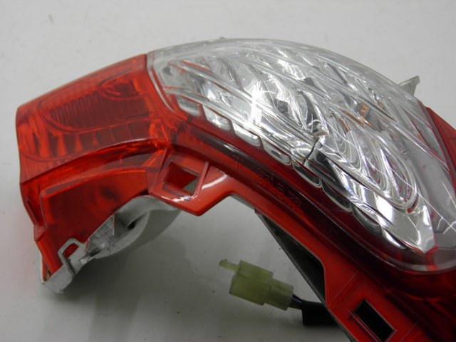 photo de LUZ TRASERA DERECHA HONDA FES S-WING SWING 125 (2007 - 2015) - Otra perspectiva