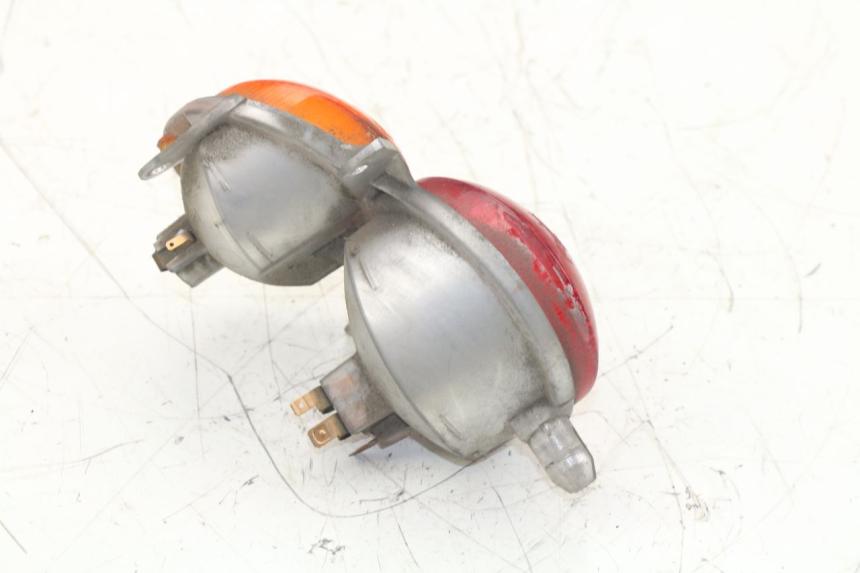 photo de LUZ TRASERA DERECHA MBK SKYLINER 125 (2001 - 2003) - Primer plano técnico
