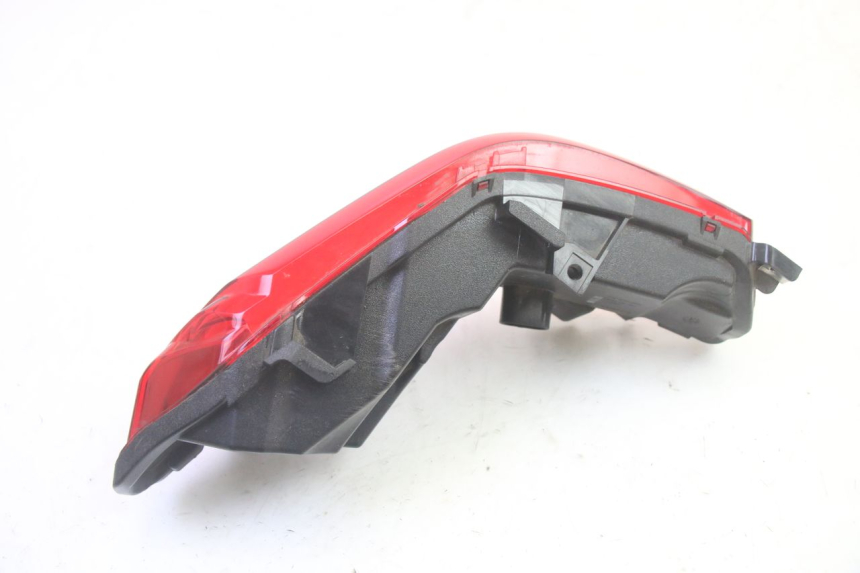 photo de LUZ TRASERA DERECHA PIAGGIO MP3 HPE 350 (2018 - 2020) - Primer plano técnico