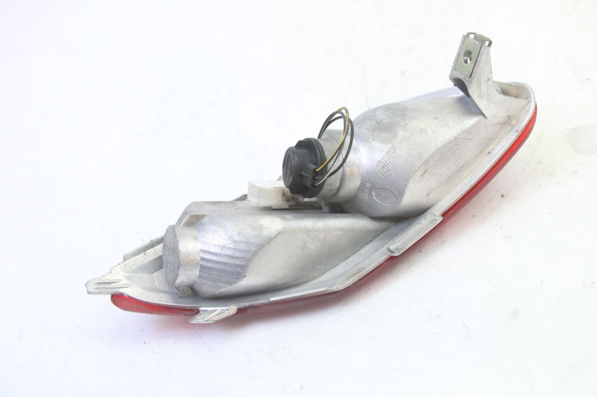 photo de LUZ TRASERA DERECHA PIAGGIO MP3 LT 300 (2010 - 2016) - Detalles de los puntos de fijación
