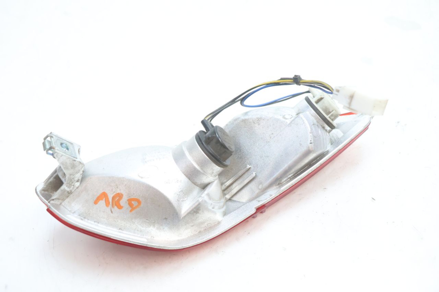 photo de LUZ TRASERA DERECHA PIAGGIO MP3 LT 300 (2010 - 2016) - Detalles de los puntos de fijación
