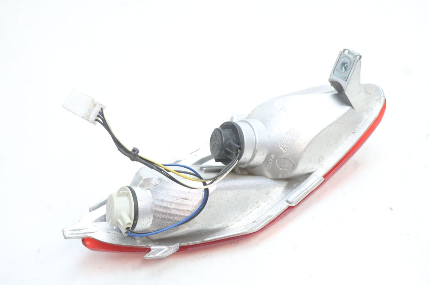 photo de LUZ TRASERA DERECHA PIAGGIO MP3 LT 300 (2010 - 2016) - Estado de la superficie y material