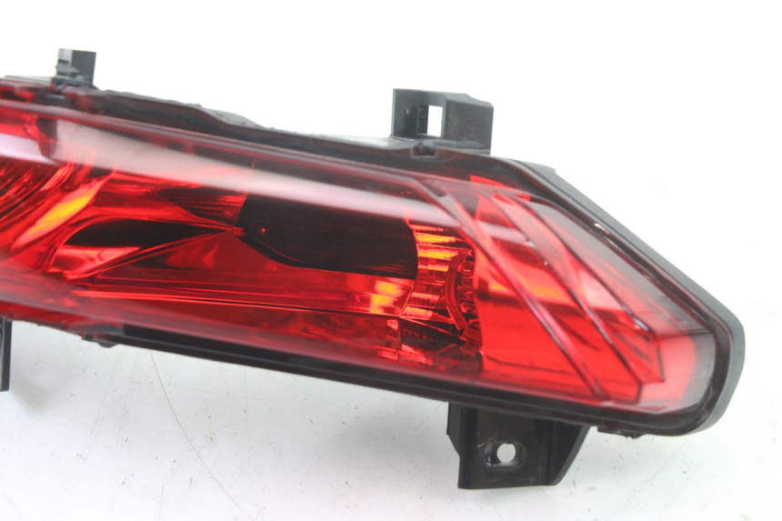 photo de LUZ TRASERA DERECHA PIAGGIO MP3 500 (2014 - 2017) - Otra perspectiva