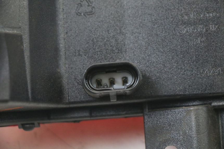 photo de LUZ TRASERA DERECHA PIAGGIO MP3 500 (2014 - 2017) - Estado de la superficie y material