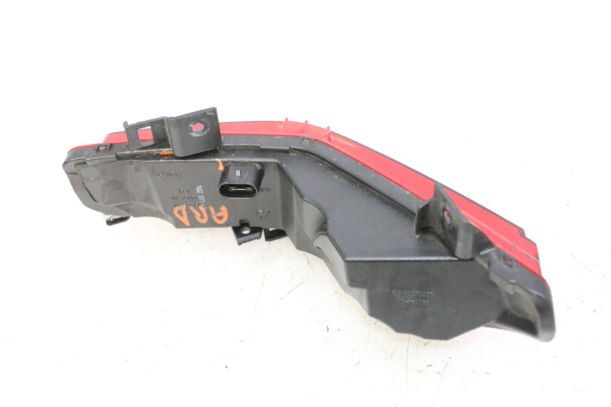 photo de LUZ TRASERA DERECHA PIAGGIO MP3 500 (2014 - 2017) - Primer plano técnico