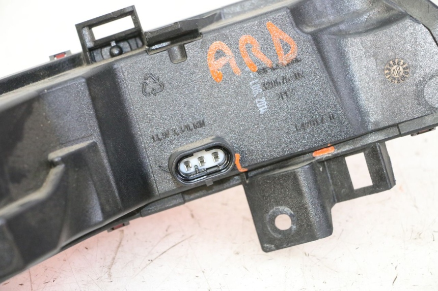 photo de LUZ TRASERA DERECHA PIAGGIO MP3 500 (2014 - 2017) - Estado de la superficie y material