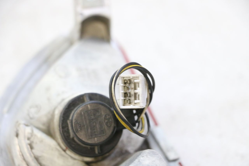 photo de LUZ TRASERA DERECHA PIAGGIO MP3 500 (2011 - 2015) - Primer plano técnico