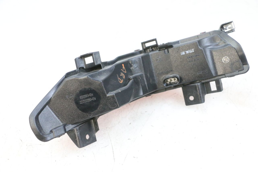 photo de LUZ TRASERA DERECHA PIAGGIO MP3 500 (2016 - 2018) - Estado de la superficie y material