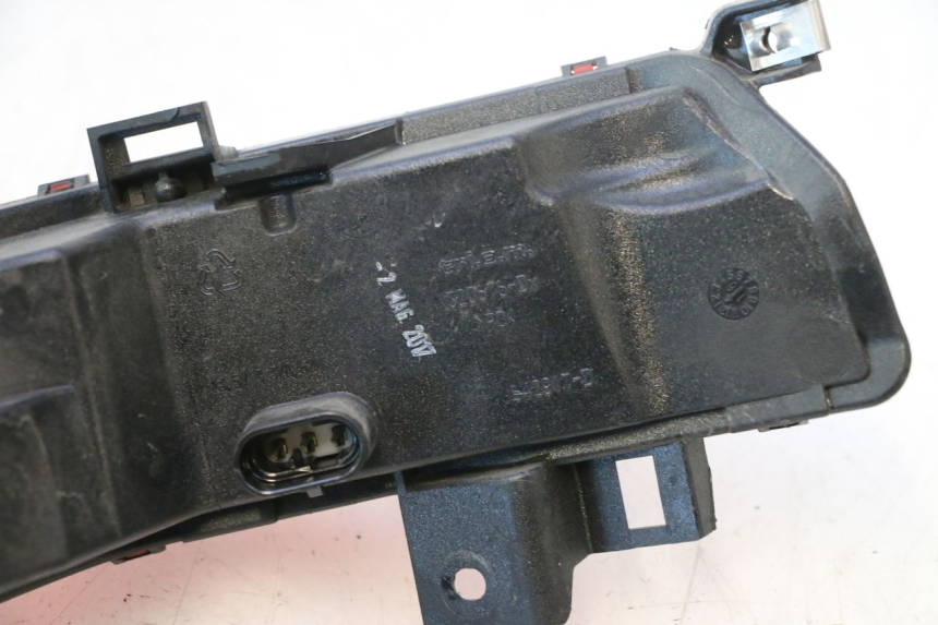 photo de LUZ TRASERA DERECHA PIAGGIO MP3 500 (2016 - 2018) - Otra perspectiva