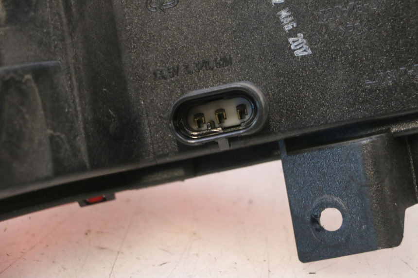 photo de LUZ TRASERA DERECHA PIAGGIO MP3 500 (2016 - 2018) - Primer plano técnico