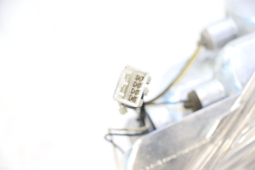 photo de LUZ TRASERA DERECHA PIAGGIO MP3 125 (2006 - 2014) - Detalle de la pieza