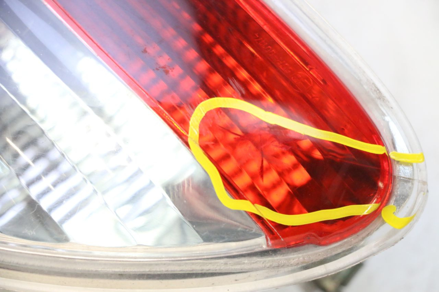 photo de LUZ TRASERA DERECHA PIAGGIO MP3 125 (2006 - 2014) - Otra vista del artículo