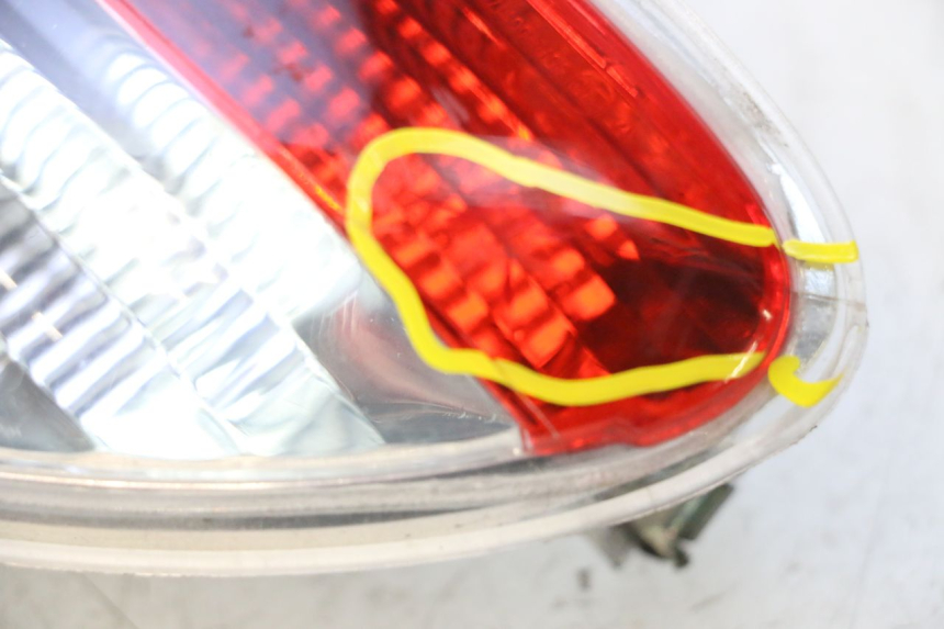 photo de LUZ TRASERA DERECHA PIAGGIO MP3 125 (2006 - 2014) - Características distintivas