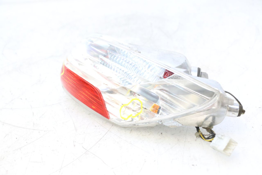 photo de LUZ TRASERA DERECHA PIAGGIO MP3 125 (2006 - 2014) - Zoom sobre los componentes