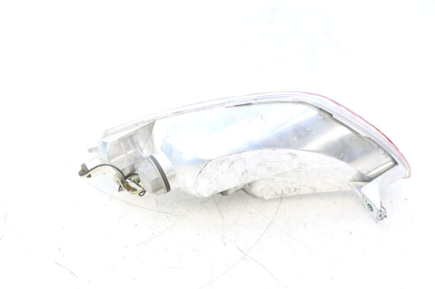 photo de LUZ TRASERA DERECHA PIAGGIO MP3 125 (2006 - 2014) - Primer plano técnico