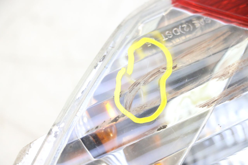 photo de LUZ TRASERA DERECHA PIAGGIO MP3 125 (2006 - 2014) - Marcados y referencias originales