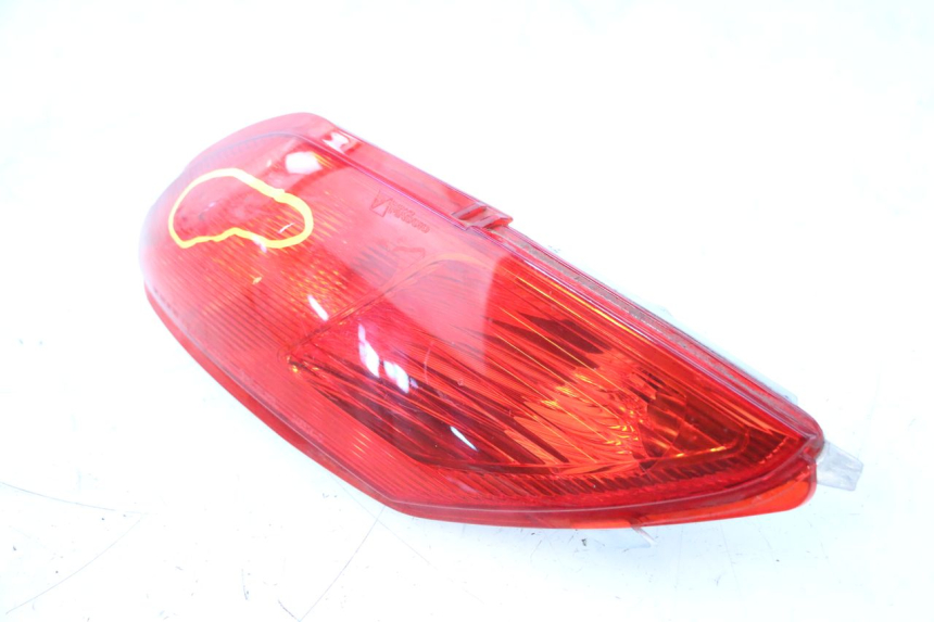 photo de LUZ TRASERA DERECHA PIAGGIO MP3 500 (2011 - 2015) - Características distintivas