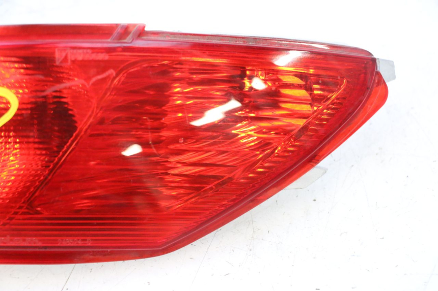 photo de LUZ TRASERA DERECHA PIAGGIO MP3 500 (2011 - 2015) - Zoom sobre los componentes