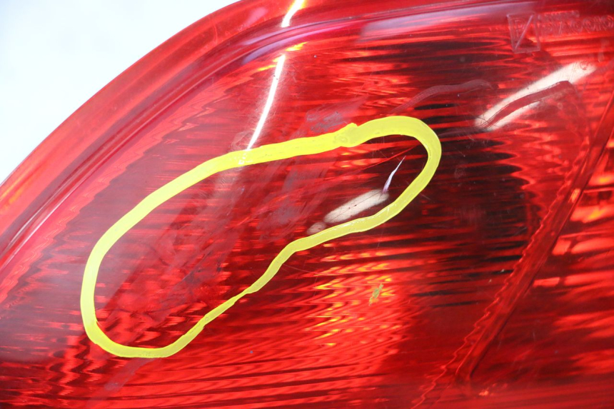 photo de LUZ TRASERA DERECHA PIAGGIO MP3 500 (2011 - 2015) - Primer plano de alta resolución